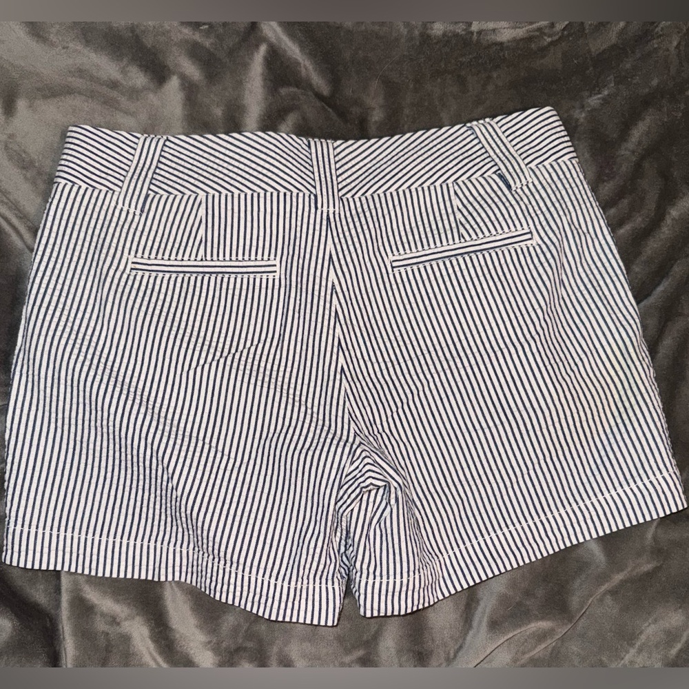 Classic J.Crew Striped Seersucker "City Fit" Shorts - Size 4 - Picture 2 of 4